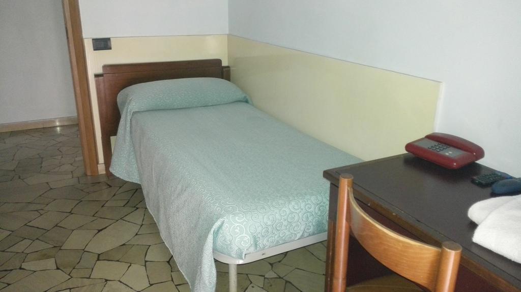 Hotel Mira Varese Oda fotoğraf